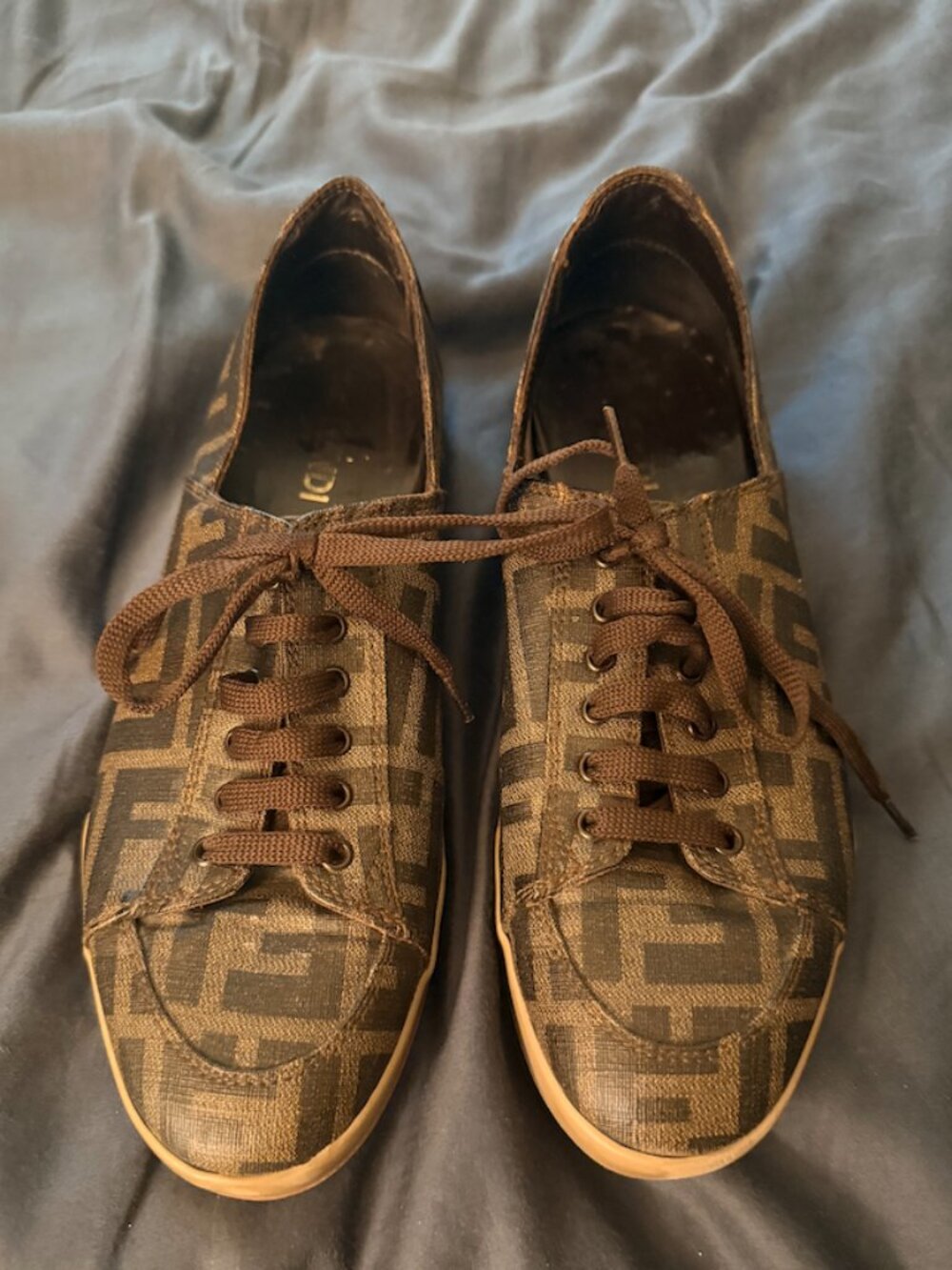 ✨AUTHENTIC VINTAGE FENDI TENNIS SHOES SIZE 7✨